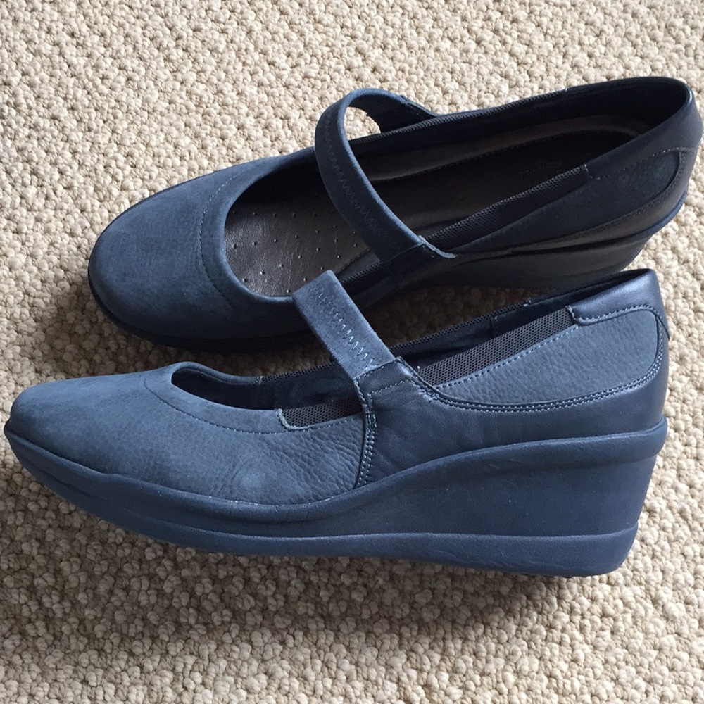 Easy Spirit denim blue suede shoe